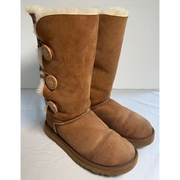 UGG Chestnut Bailey Button Triplet Triple II Boots with Shearling Size 7 - Picture 1 of 14